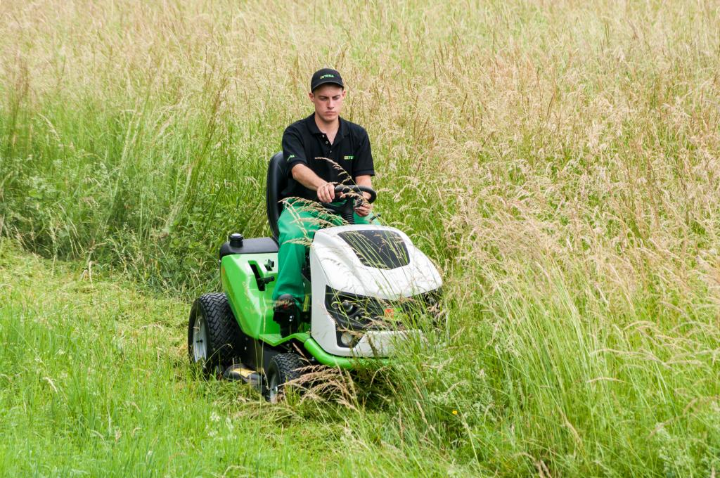 ETESIA Hydro 100 MK124 Rasentraktor – Bild 10