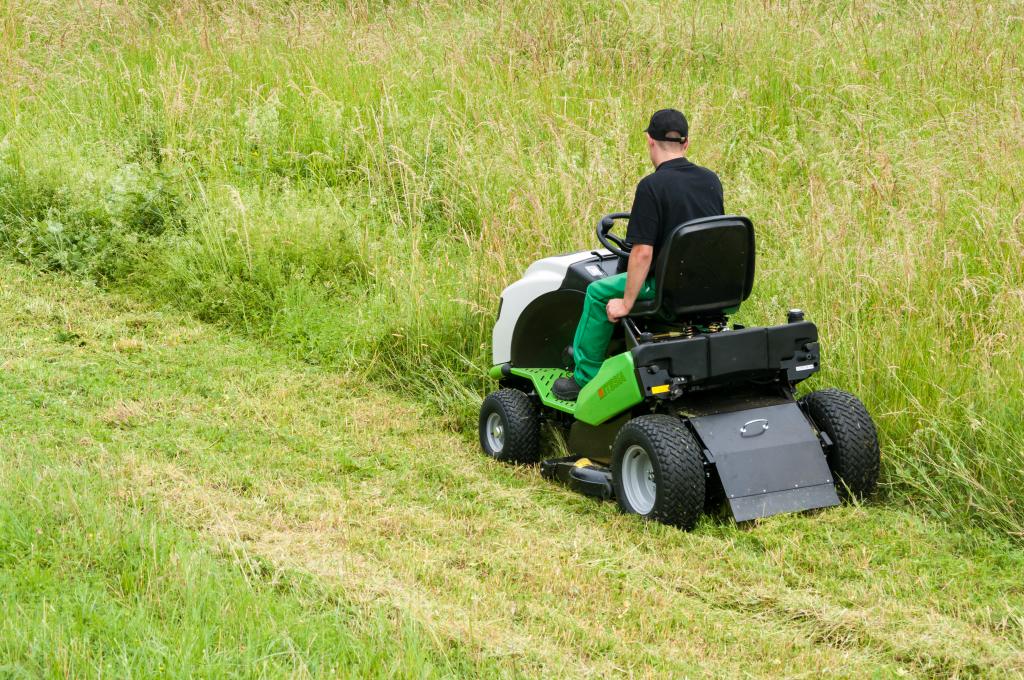 ETESIA Hydro 100 MK124 Rasentraktor – Bild 11