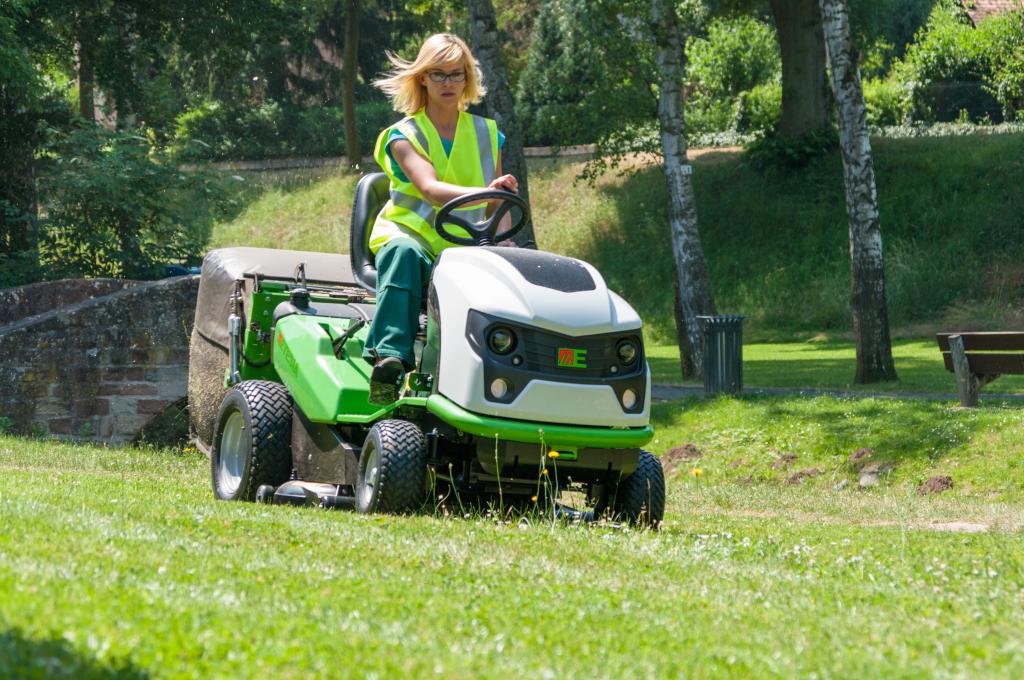 ETESIA Hydro 100 MK124 Rasentraktor – Bild 12