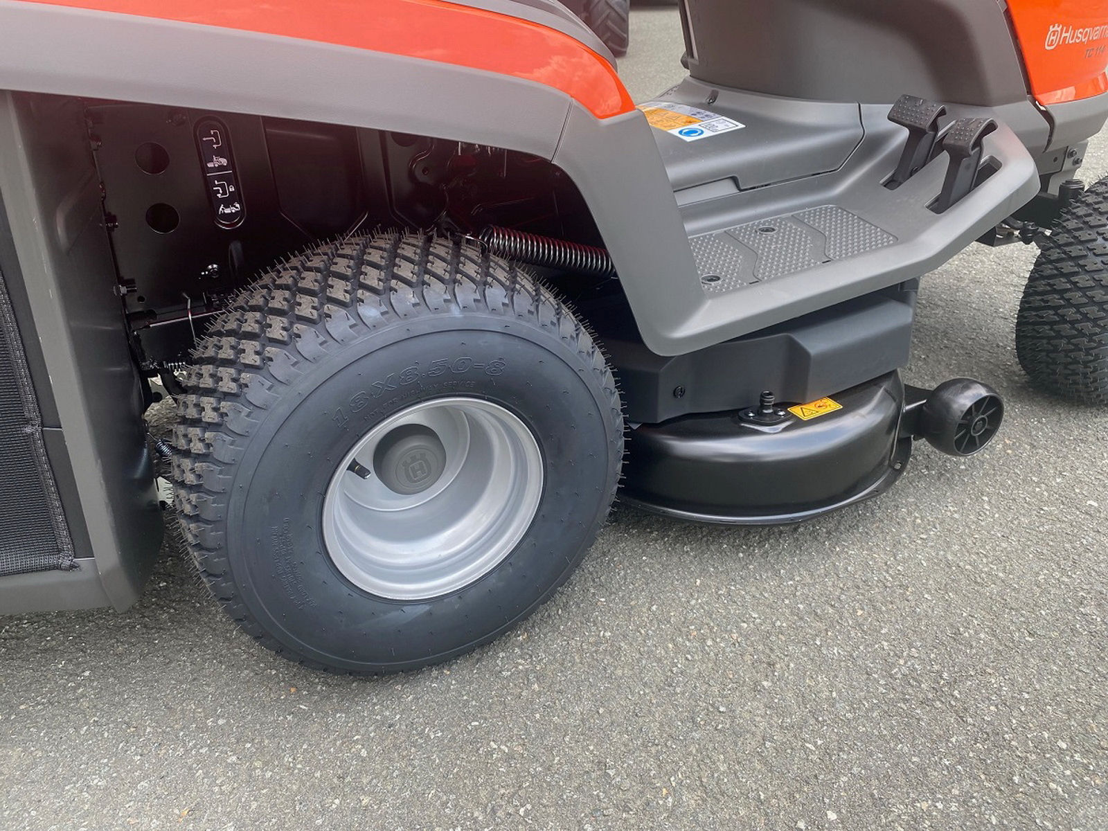 Husqvarna TC 114 Rasentraktor – Bild 8
