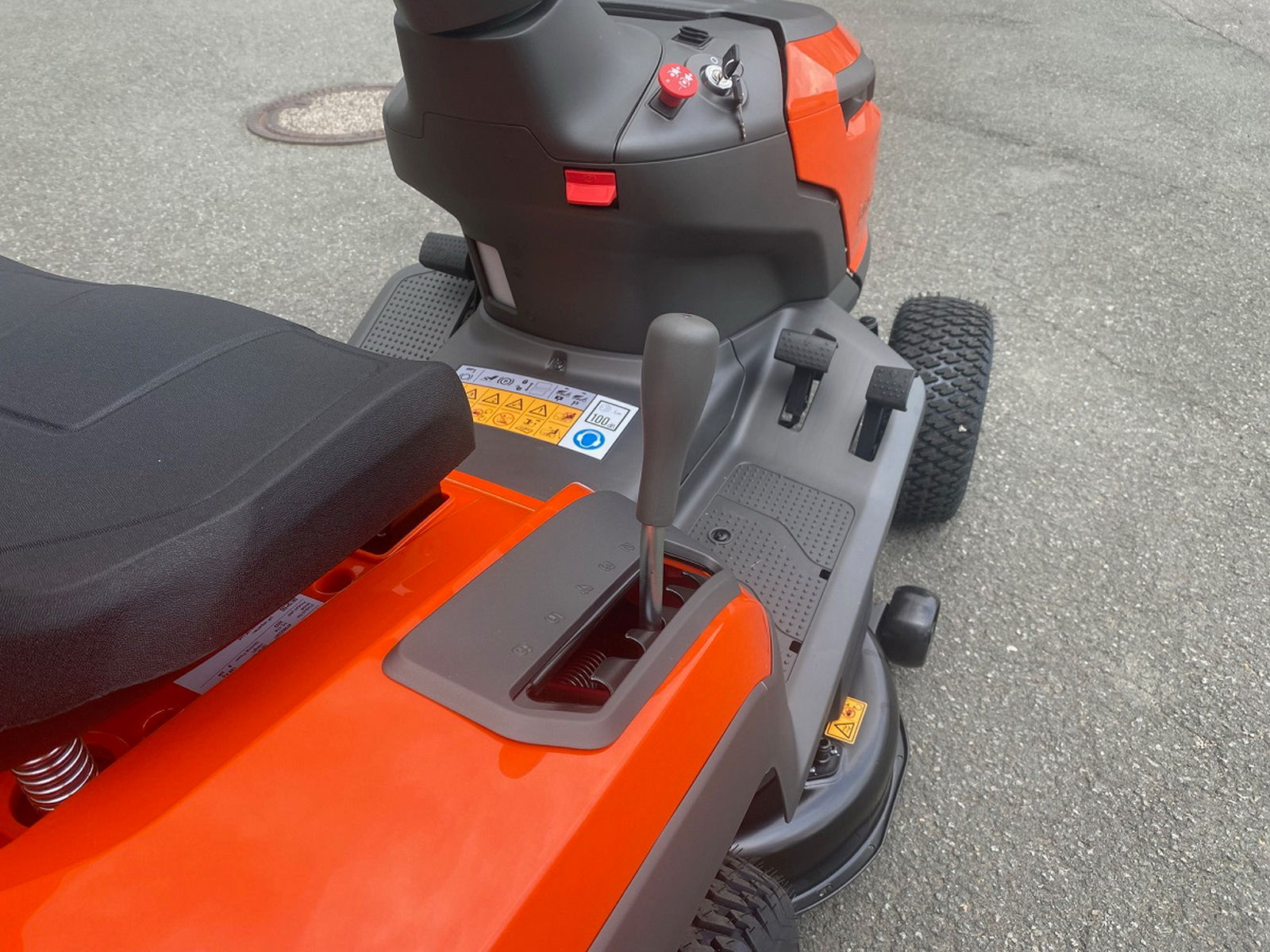 Husqvarna TC 114 Rasentraktor – Bild 11