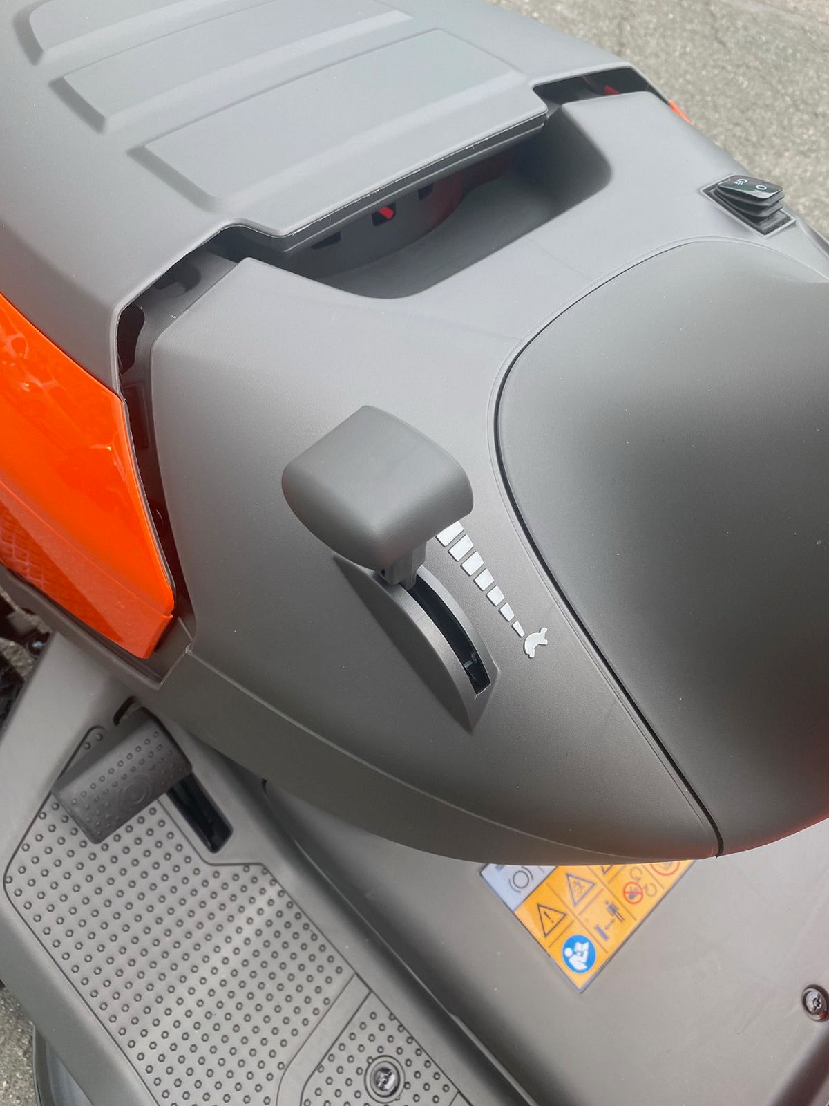 Husqvarna TC 114 Rasentraktor – Bild 12