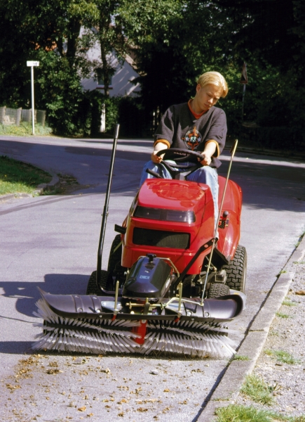 Tielbürger Anbau-Kehrmaschine TK520 ohne Kehrgutbehälter – Bild 3